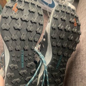 Women’s Merrell Hiking Boots Size 9